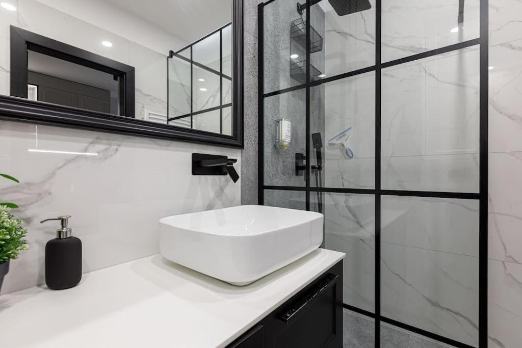 Golden Apartments Wroclaw - Great Location - Cozy And Bright&Janapawla19 Luaran gambar