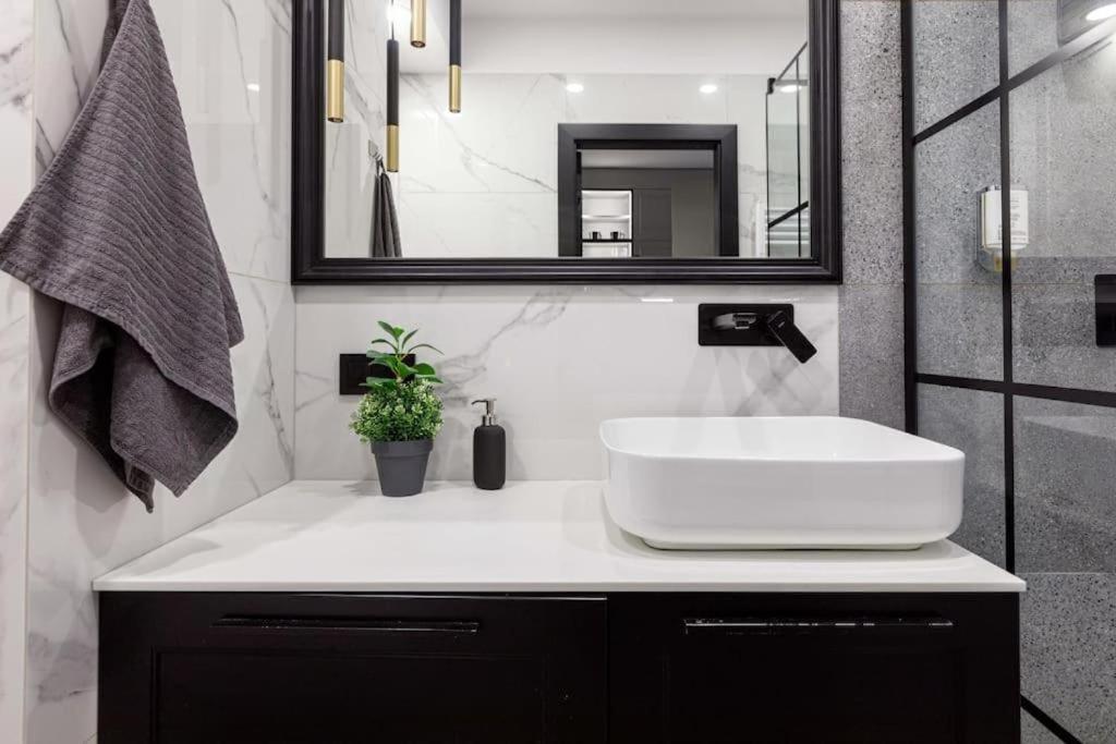 Golden Apartments Wroclaw - Great Location - Cozy And Bright&Janapawla19 Luaran gambar